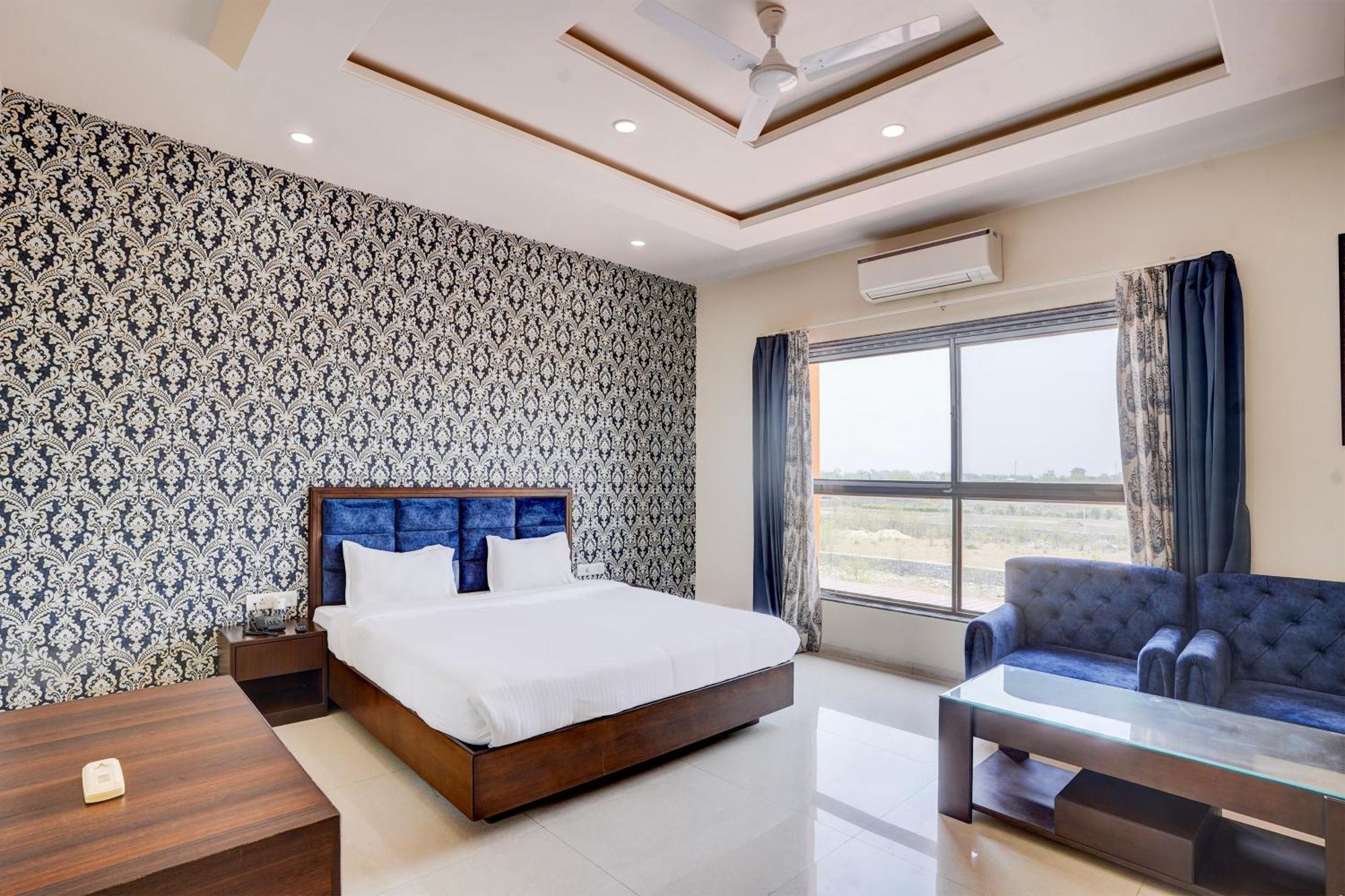 Hotel Amrit Manthan Chittorgarh ภายนอก รูปภาพ